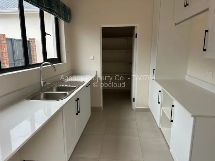 Townhouse/Cluster to Rent in Vainona, Harare