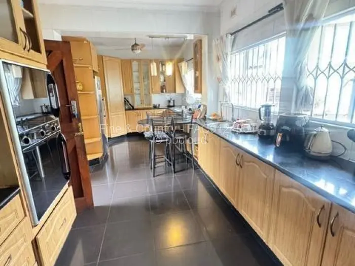 10 Bedroom House to Rent in Alexandra Park, Harare
