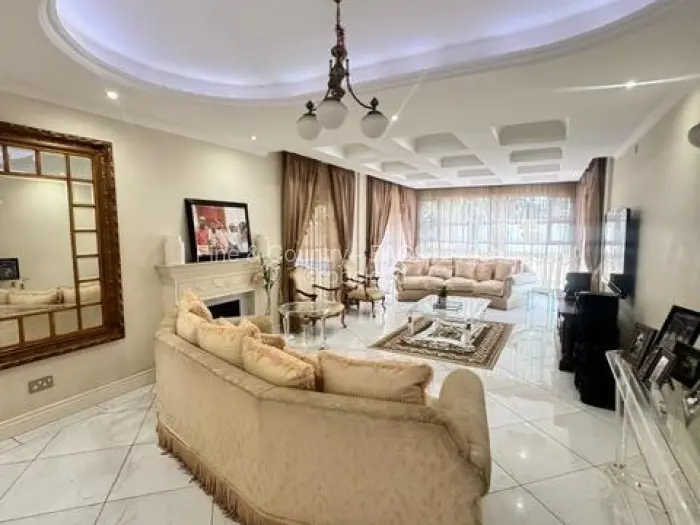 10 Bedroom House to Rent in Alexandra Park, Harare