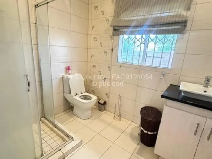 10 Bedroom House to Rent in Alexandra Park, Harare