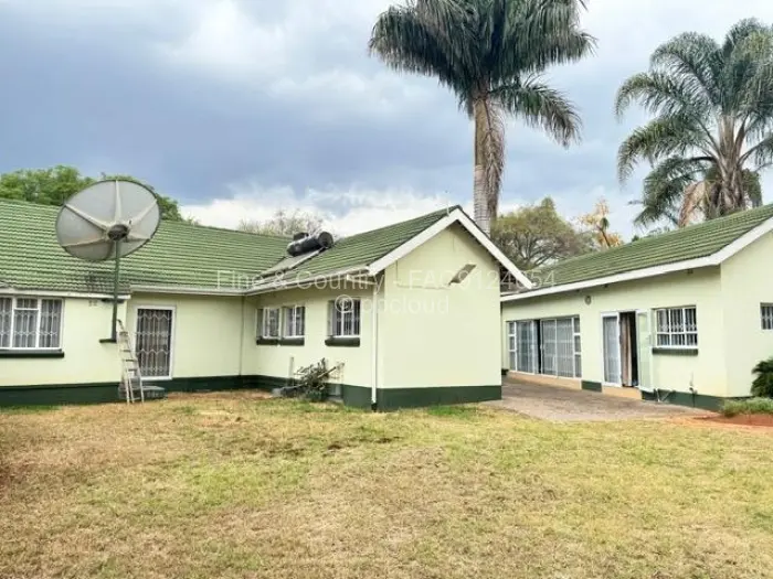 10 Bedroom House to Rent in Alexandra Park, Harare