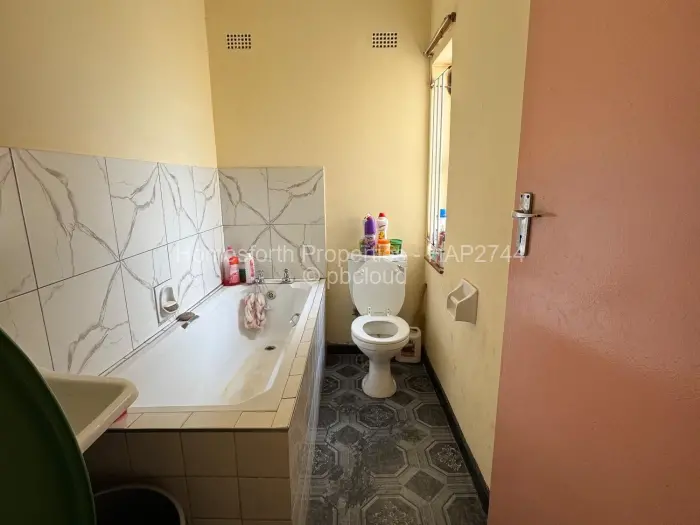 Flat/Apartment to Rent in Zimre Park, Harare