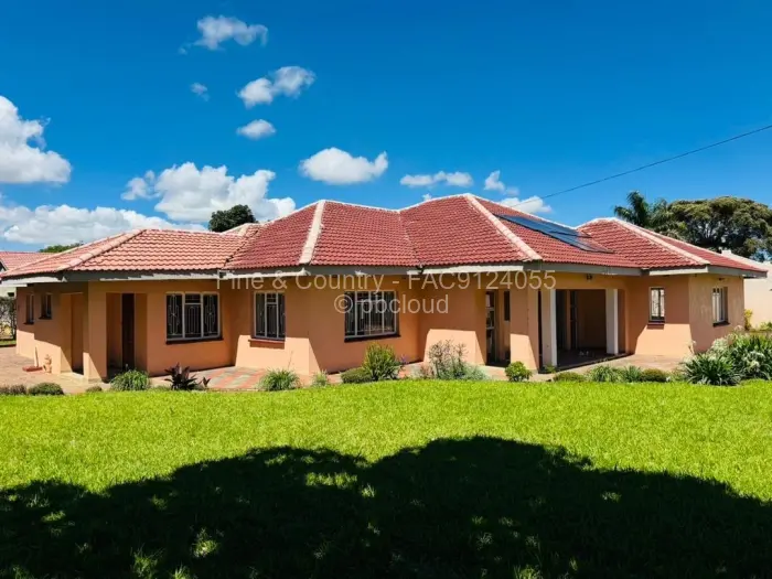 6 Bedroom House to Rent in Borrowdale West, Harare