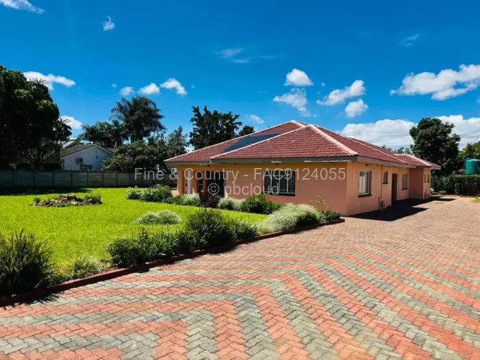 6 Bedroom House to Rent in Borrowdale West, Harare