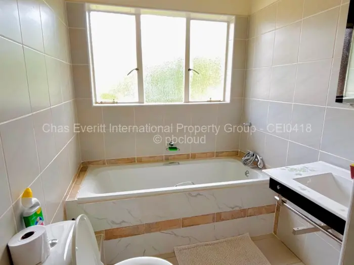 Townhouse/Cluster to Rent in Hillside Byo, Bulawayo