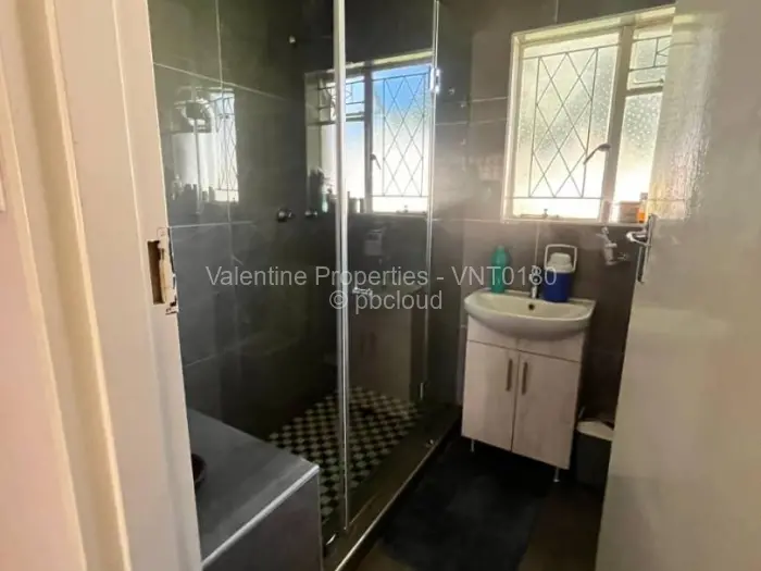 Townhouse/Cluster to Rent in Borrowdale West, Harare