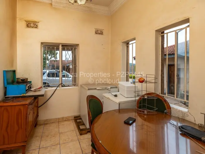 6 Bedroom House for Sale in Gunhill, Harare