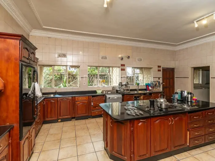 6 Bedroom House for Sale in Gunhill, Harare