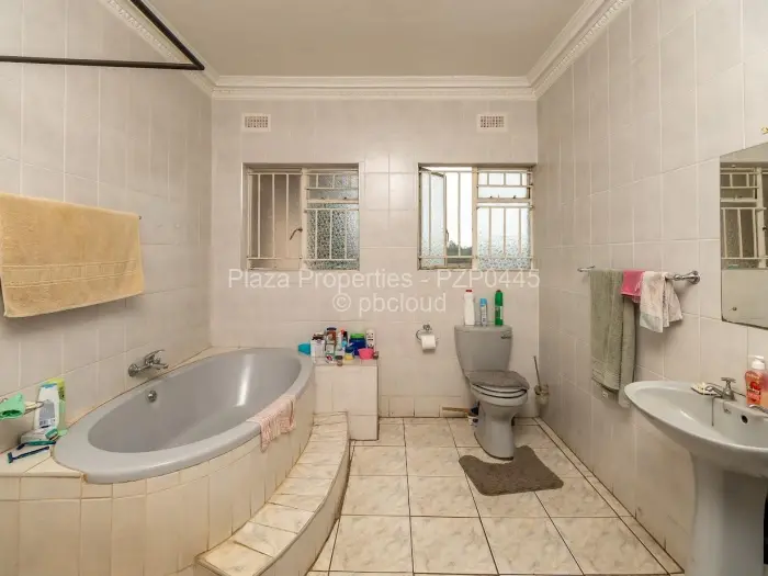 6 Bedroom House for Sale in Gunhill, Harare