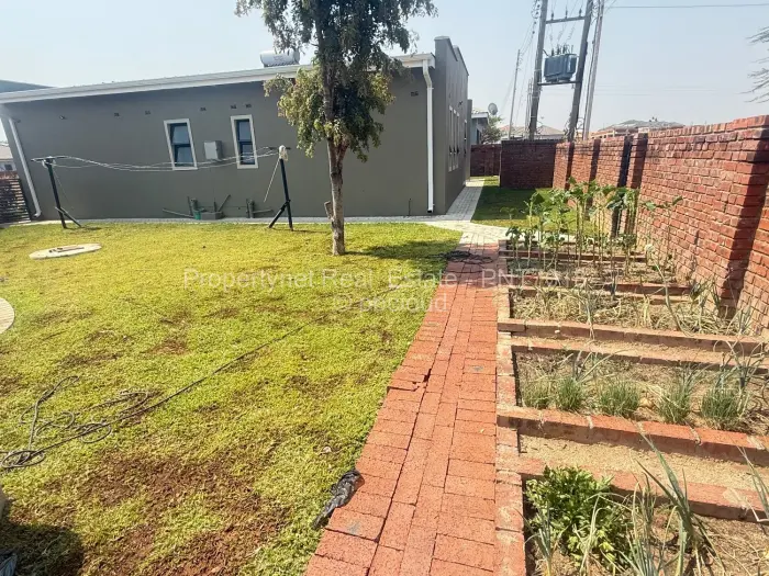 Townhouse/Cluster for Sale in Arlington, Harare