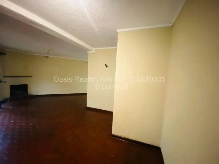 Townhouse/Cluster to Rent in Newlands, Harare