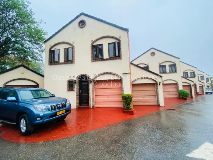 Townhouse/Cluster to Rent in Newlands, Harare