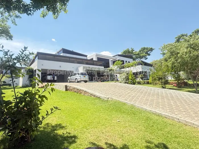 5 Bedroom House for Sale in Carrick Creagh Estate, Harare