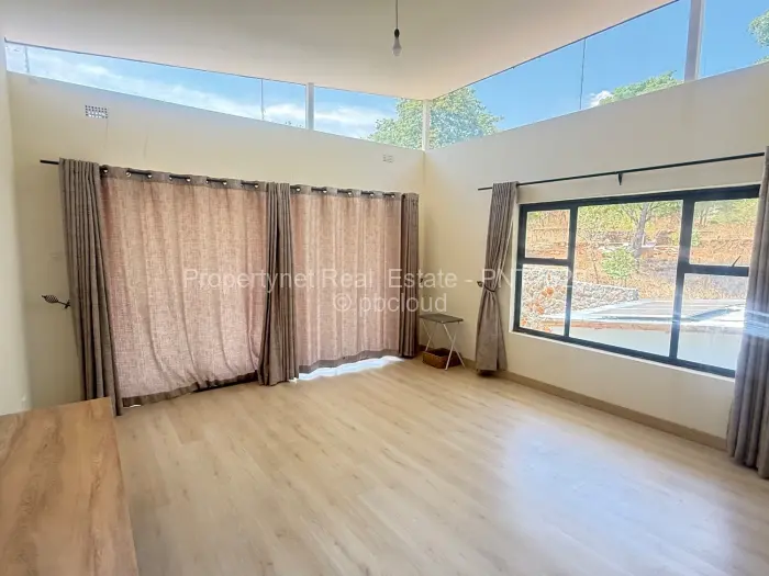 5 Bedroom House for Sale in Carrick Creagh Estate, Harare