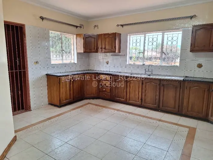 5 Bedroom House to Rent in Vainona, Harare