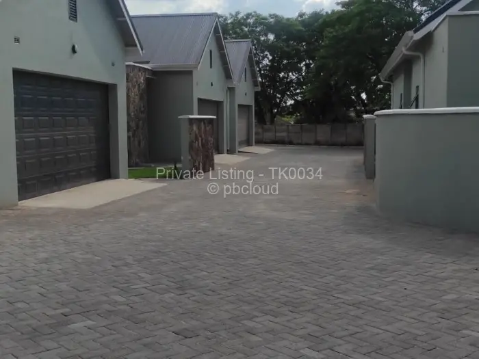 Townhouse/Cluster to Rent in Borrowdale West, Harare