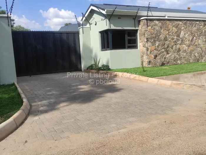 Townhouse/Cluster to Rent in Borrowdale West, Harare