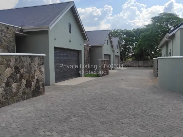 Townhouse/Cluster to Rent in Borrowdale West, Harare