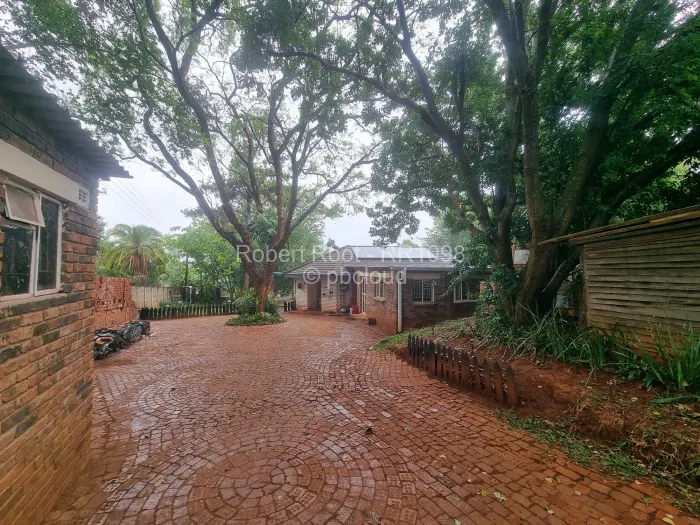 8 Bedroom House for Sale in Glen Lorne, Harare