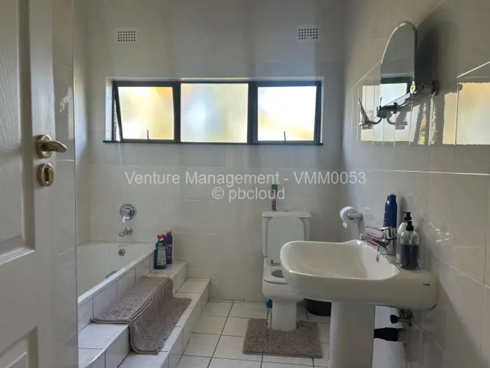 6 Bedroom House to Rent in Glen Lorne, Harare