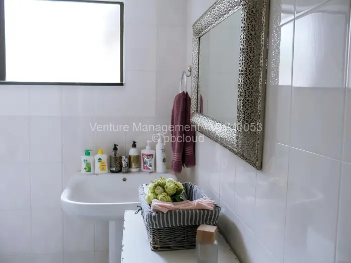 6 Bedroom House to Rent in Glen Lorne