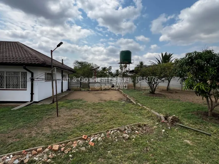 4 Bedroom House for Sale in Woodlands, Bulawayo