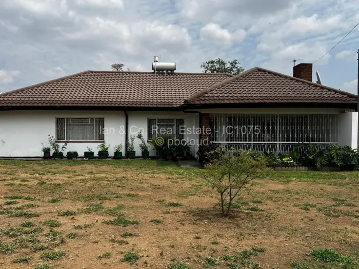4 Bedroom House for Sale in Woodlands, Bulawayo