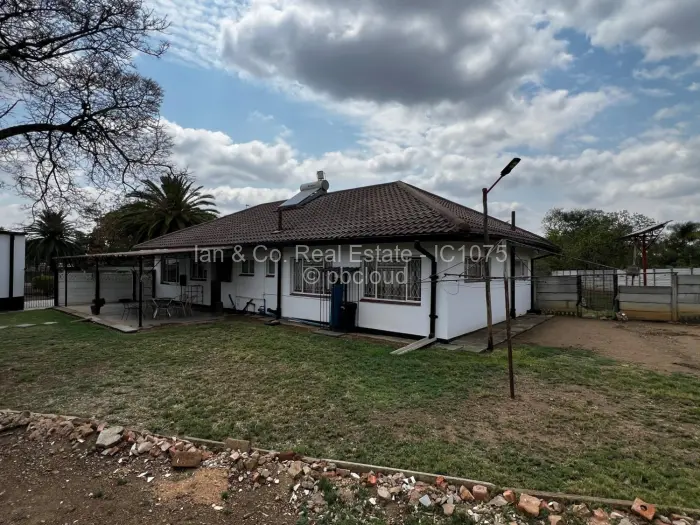 4 Bedroom House for Sale in Woodlands, Bulawayo