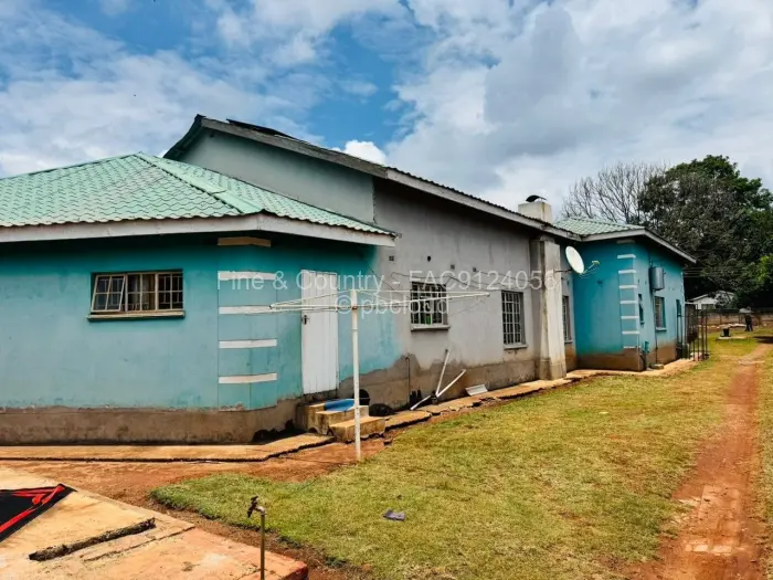 6 Bedroom House to Rent in Mandara, Harare
