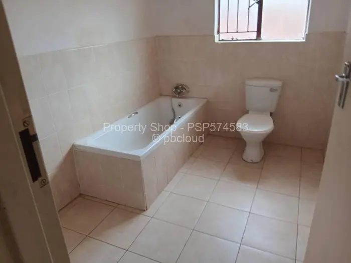 3 Bedroom House to Rent in Mainway Meadows, Harare