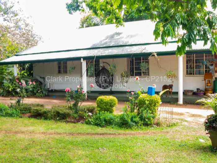 6 Bedroom House for Sale in Chisipite, Harare