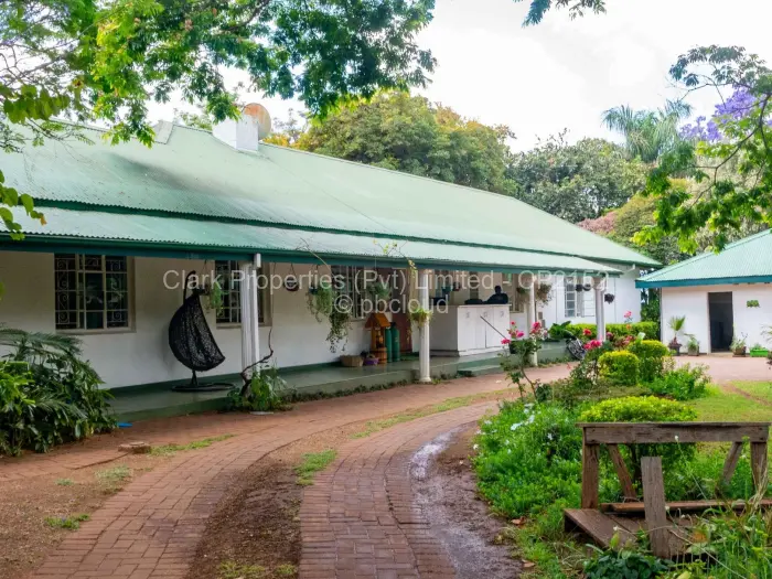 6 Bedroom House for Sale in Chisipite, Harare