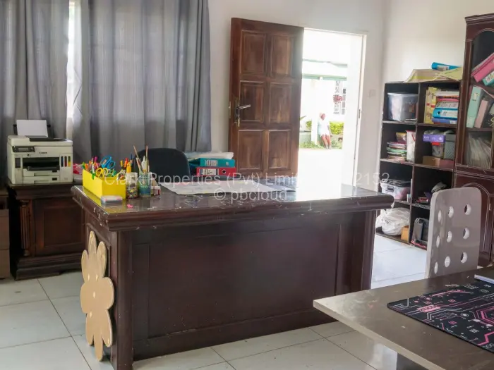 6 Bedroom House for Sale in Chisipite, Harare