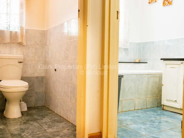 6 Bedroom House for Sale in Chisipite, Harare