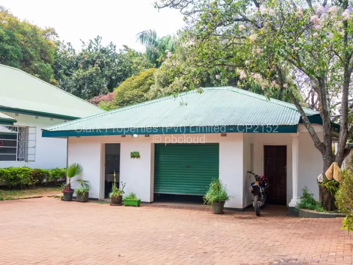 6 Bedroom House for Sale in Chisipite, Harare