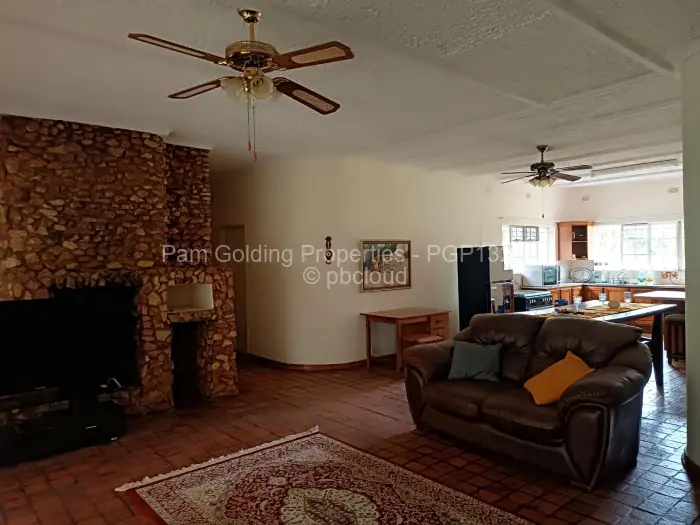 3 Bedroom House for Sale in Mazvikadei, Mazvikadei