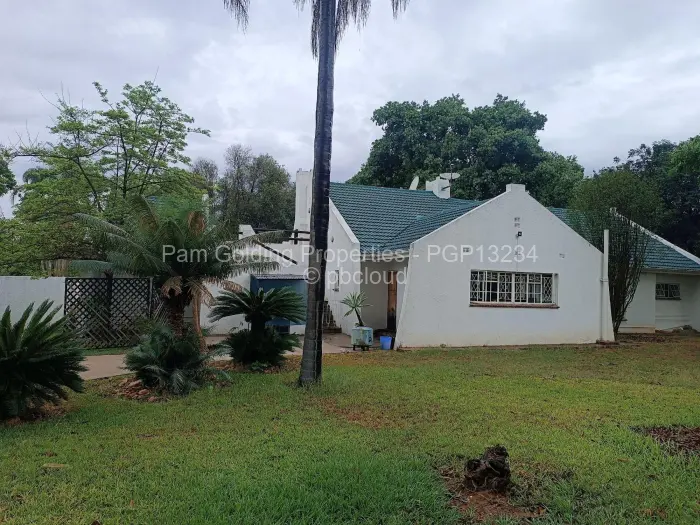 3 Bedroom House for Sale in Mazvikadei, Mazvikadei