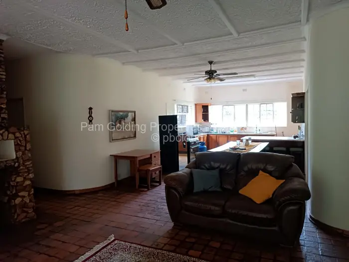 3 Bedroom House for Sale in Mazvikadei, Mazvikadei