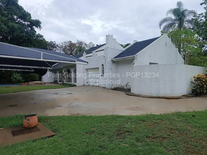 3 Bedroom House for Sale in Mazvikadei, Mazvikadei