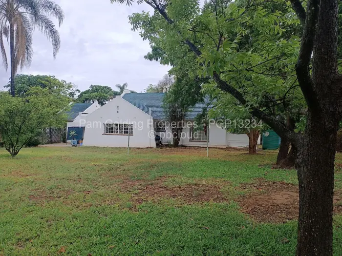 3 Bedroom House for Sale in Mazvikadei, Mazvikadei