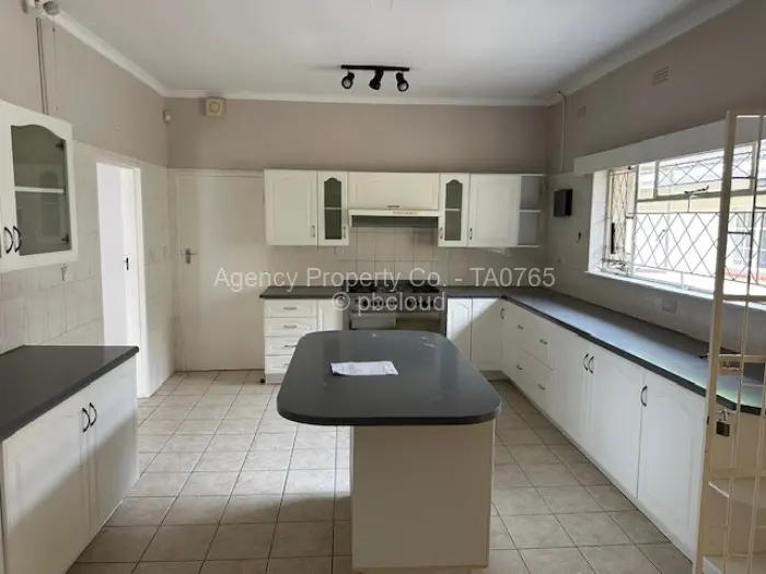 6 Bedroom House to Rent in Highlands, Harare
