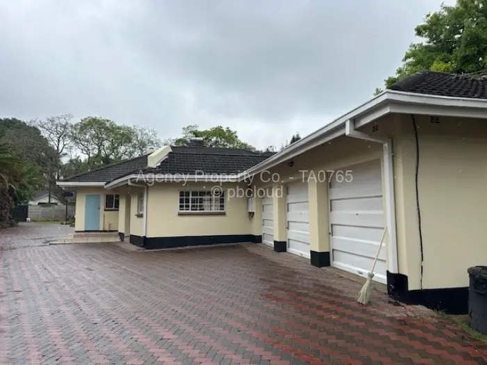 6 Bedroom House to Rent in Highlands, Harare