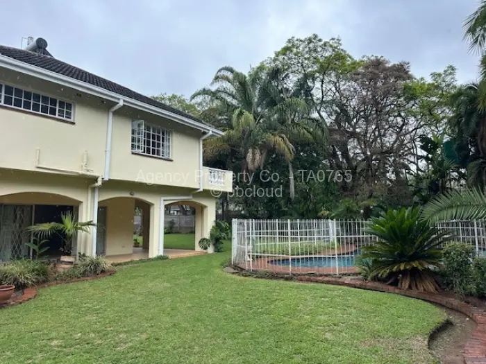 6 Bedroom House to Rent in Highlands, Harare