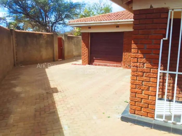 4 Bedroom House for Sale in Dawnview Park, Harare