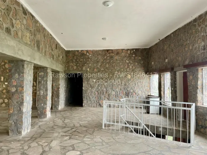 6 Bedroom House for Sale in Kariba, Kariba