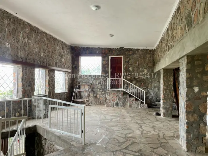 6 Bedroom House for Sale in Kariba, Kariba