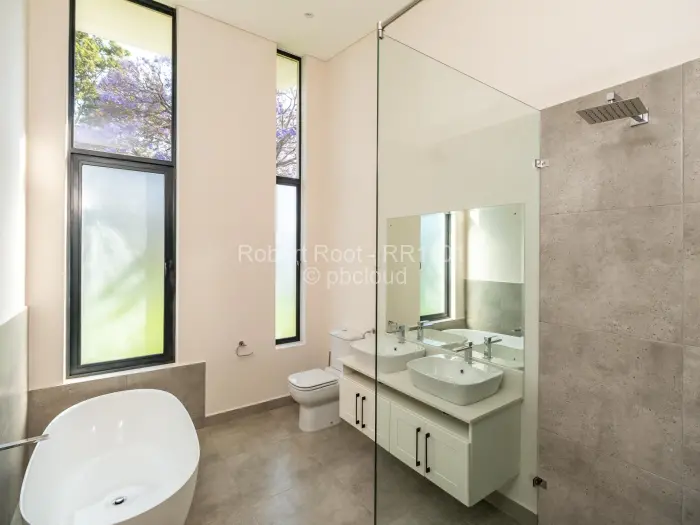 Townhouse/Cluster to Rent in Newlands, Harare