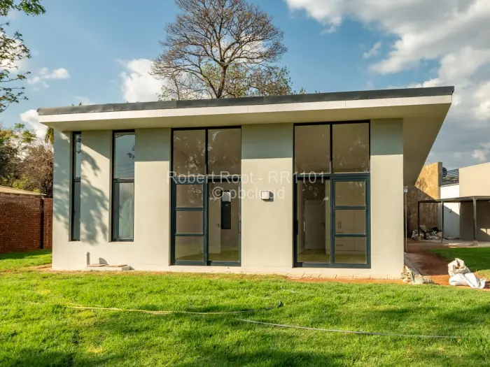 Townhouse/Cluster to Rent in Newlands, Harare