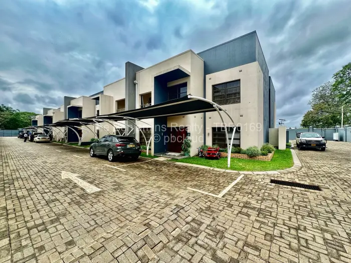 Townhouse/Cluster to Rent in Greencroft, Harare