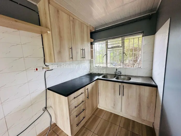 2 Bedroom Cottage/Garden Flat to Rent in Chadcombe, Harare